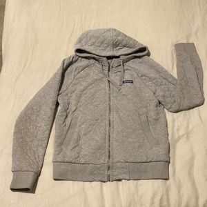 Patagonia women’s full zip hoody. Size small. Quilted. VERY cozy.